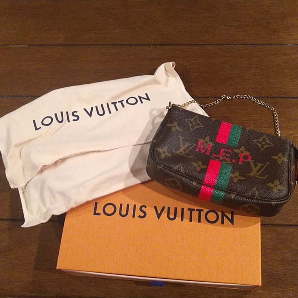 Louis Vuitton mini pochette